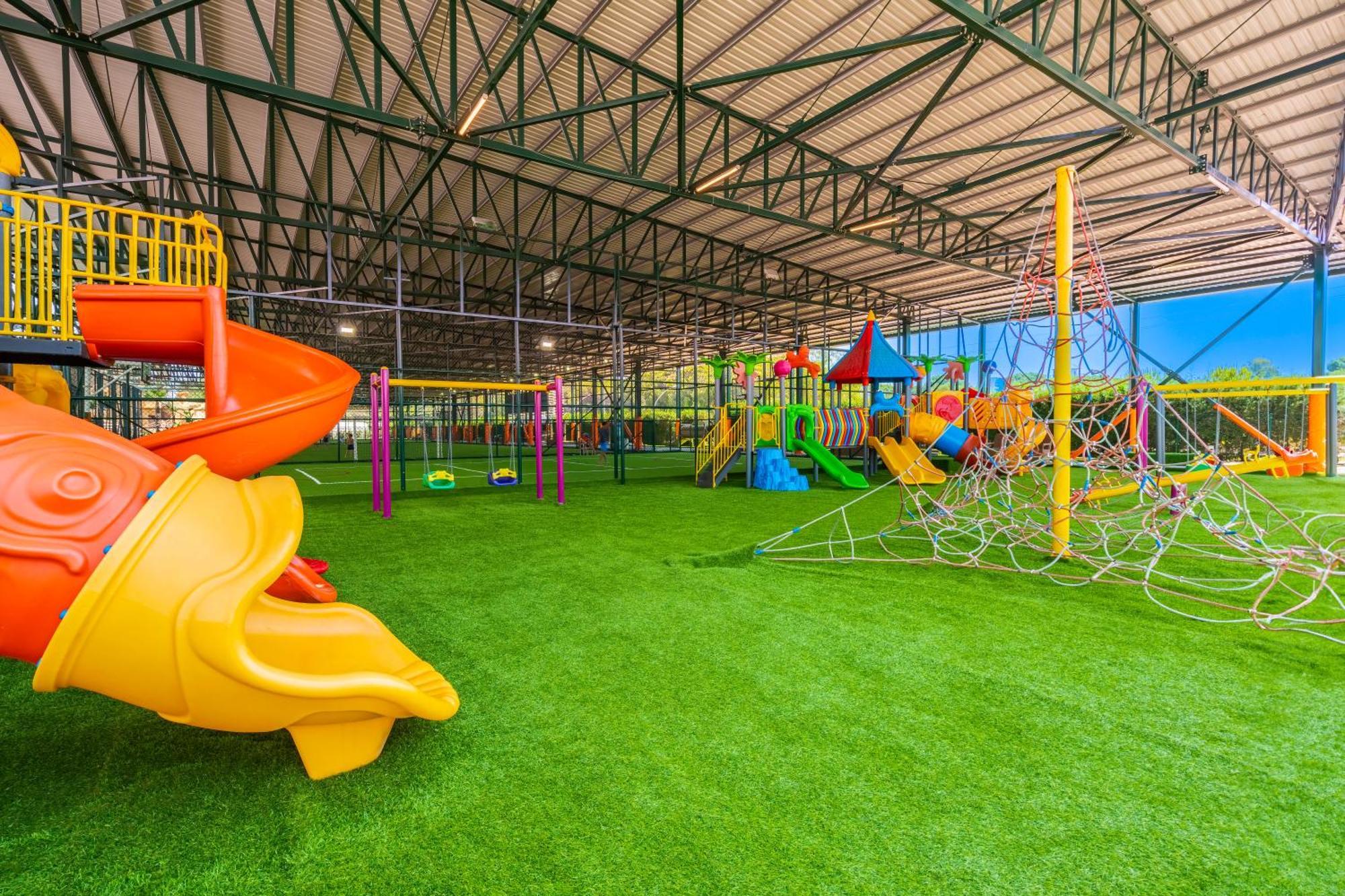 Hotel Granada Luxury Belek - Family Kids Concept Exterior foto Playground at the mall